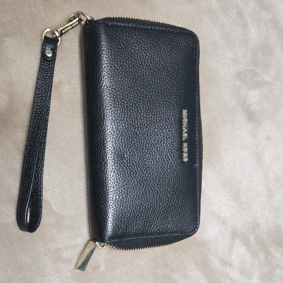 Michael Kors Handbags - Michael Kors Black Leather Wristlet Wallet